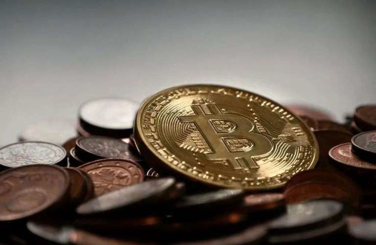 比特币暴跌1.55%！3大信号预示加密货币市场风向